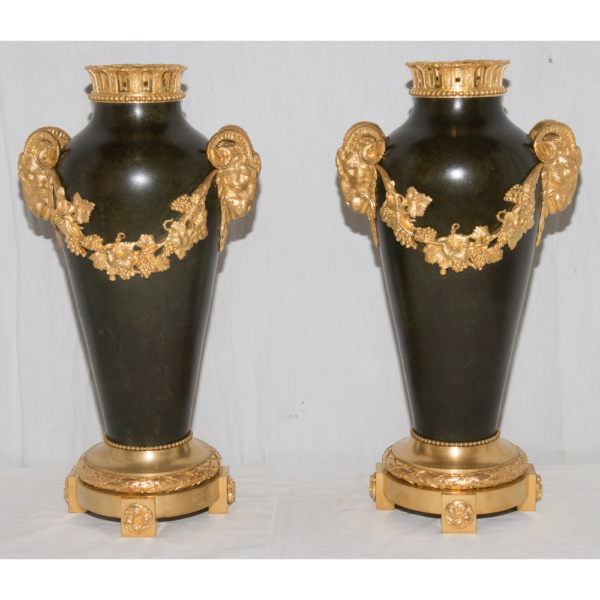 Paire De Vases En Bronze Cachet Thiebaut Frères Paris Circa 1900