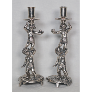 Paire de bougeoirs en bronze argenté signés Alphonse Giroux Paris