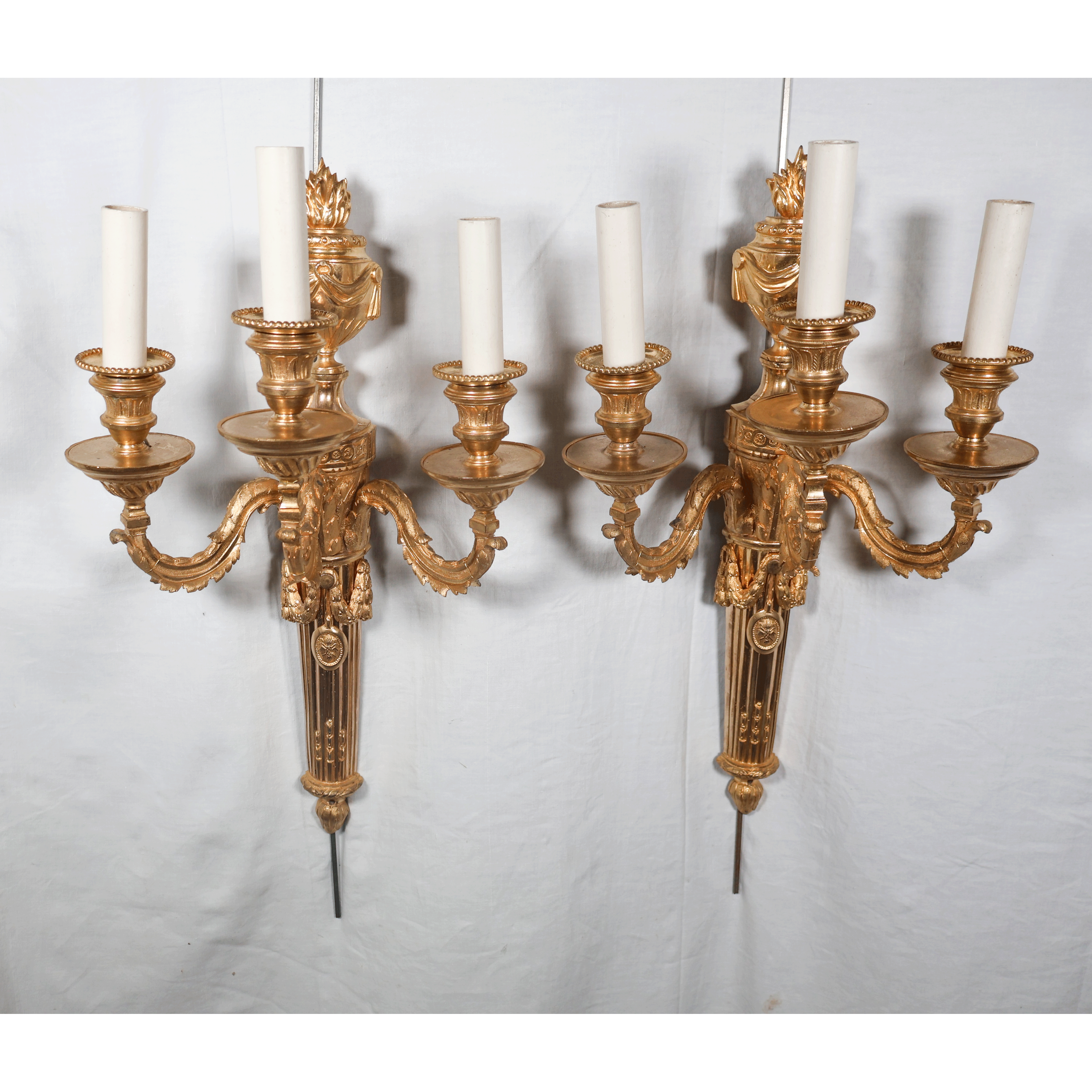 Paire d'appliques en bronze doré époque Louis XVI