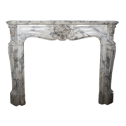 Cheminée style Louis XV en marbre Arabescato fin XIXème siècle