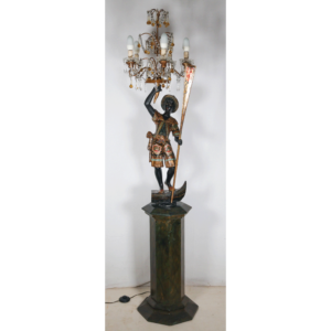 Nubien porte torchère en bois polychrome fin XIXe.