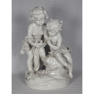 Groupe d’enfants en porcelaine Capodimonte fin XIXe siècle